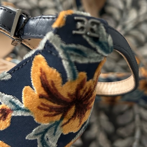 Sam Edelman Yaro Ankle Strap Sandal Heel in Baltic Velvet Fall Floral Block Heel - Picture 7 of 8